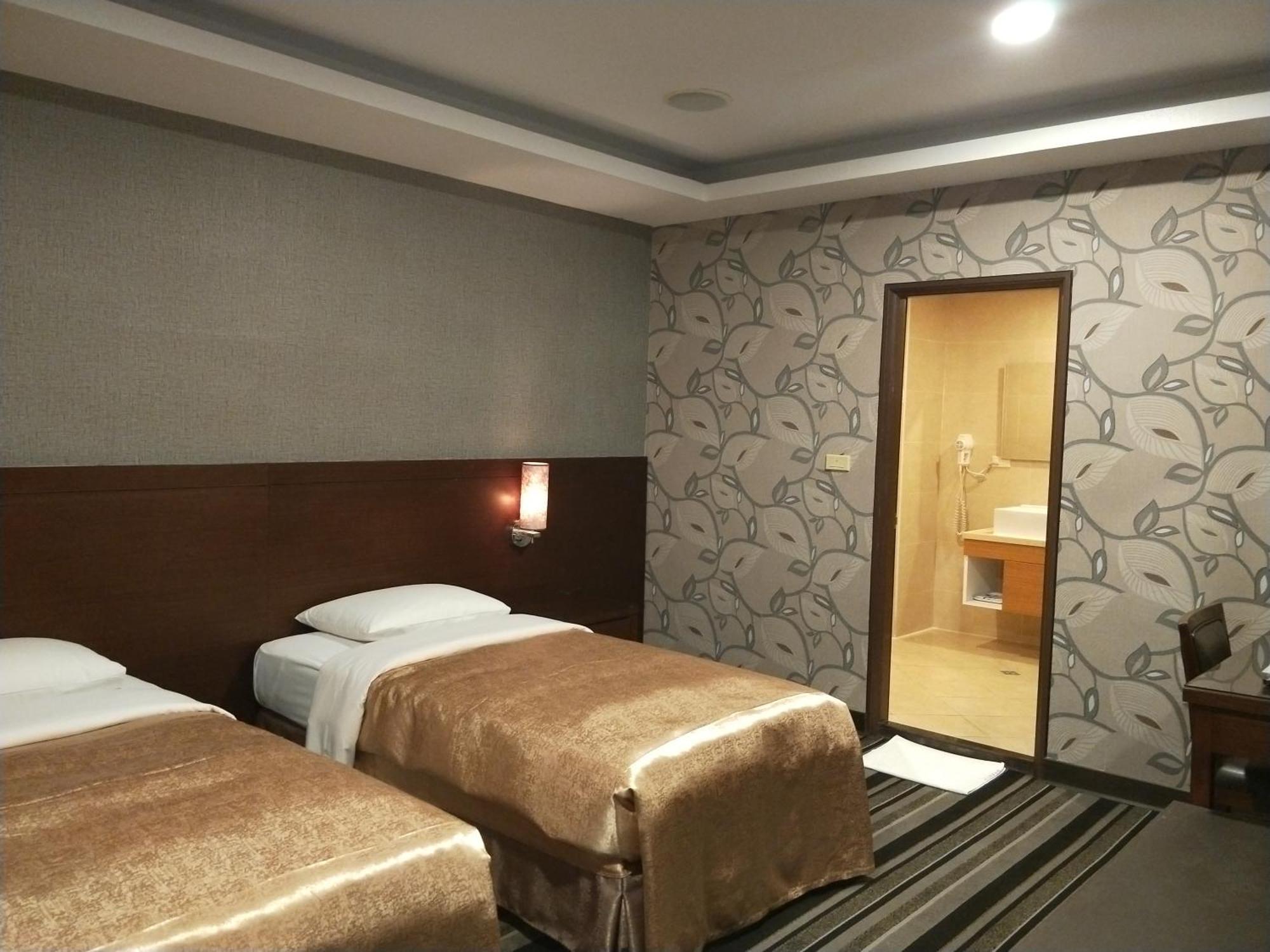 Metropolis Hotel Taoyuan Exterior foto