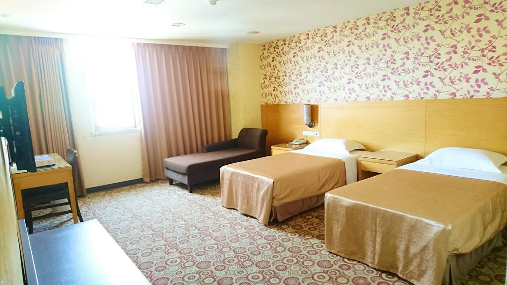 Metropolis Hotel Taoyuan Exterior foto